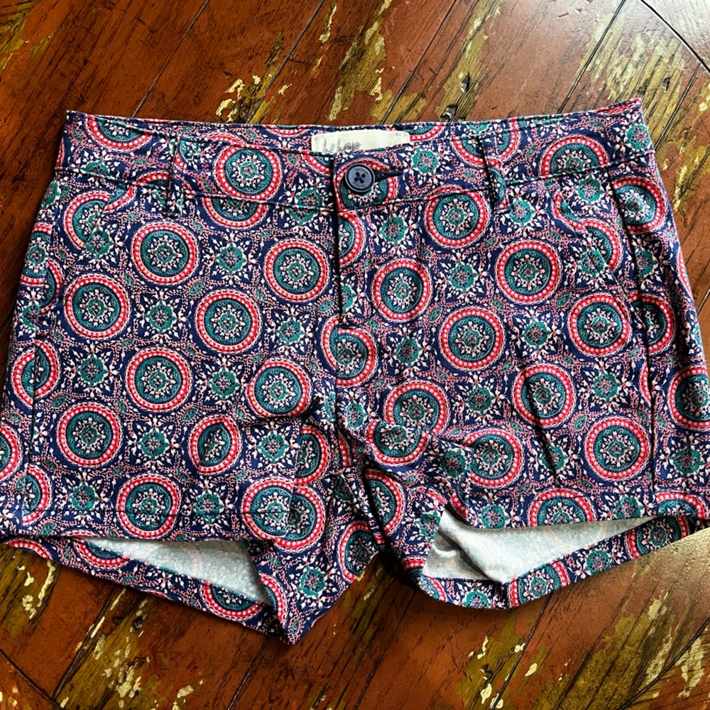 super cute and colorful printed shorts!